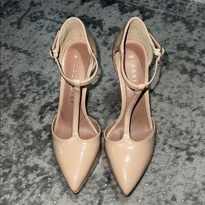Gianni Bini Tan T-Strap Heels with Elegant Design